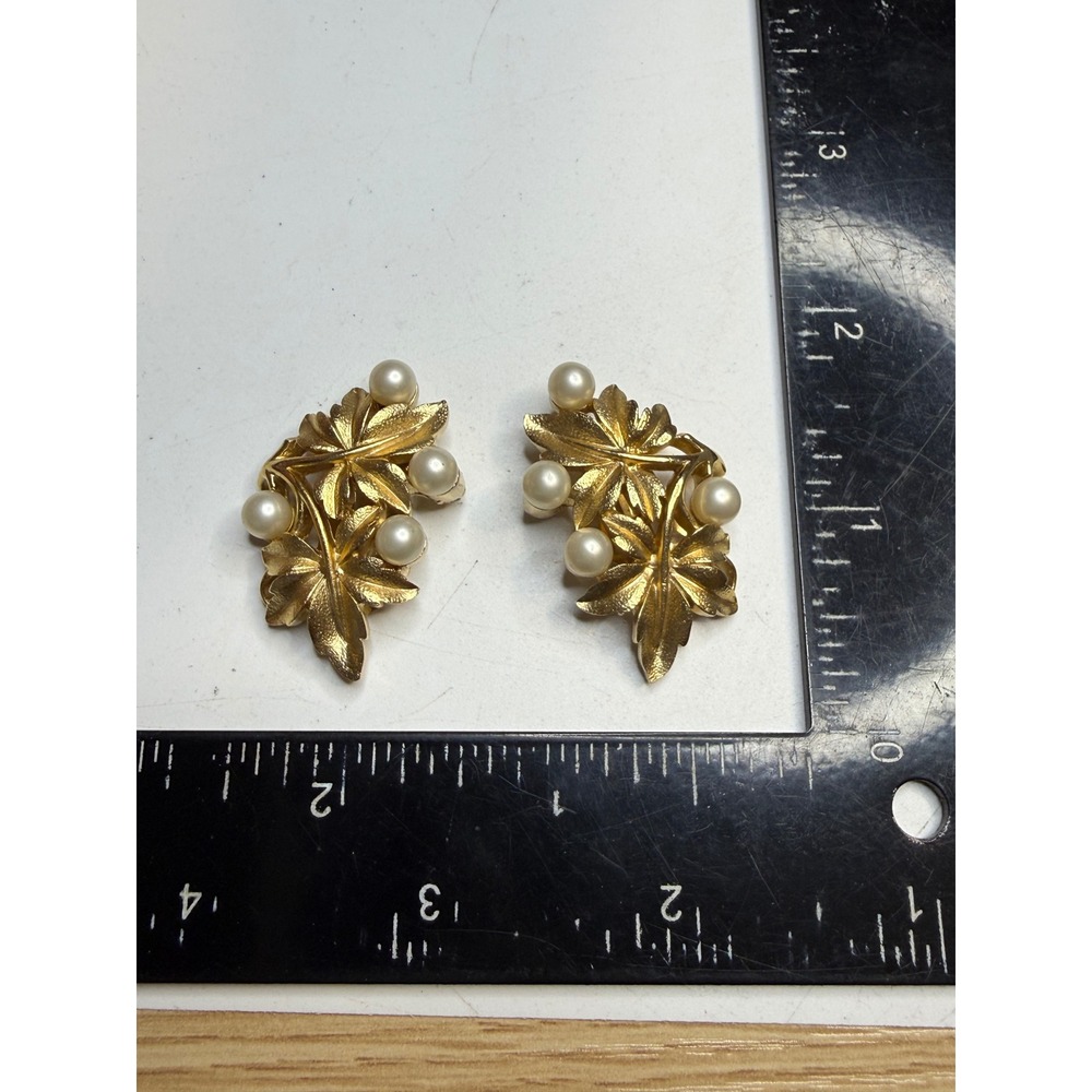 Trifari Vintage Gold Tone Leaf Faux Pearl Clip On Earrings Botanical Design